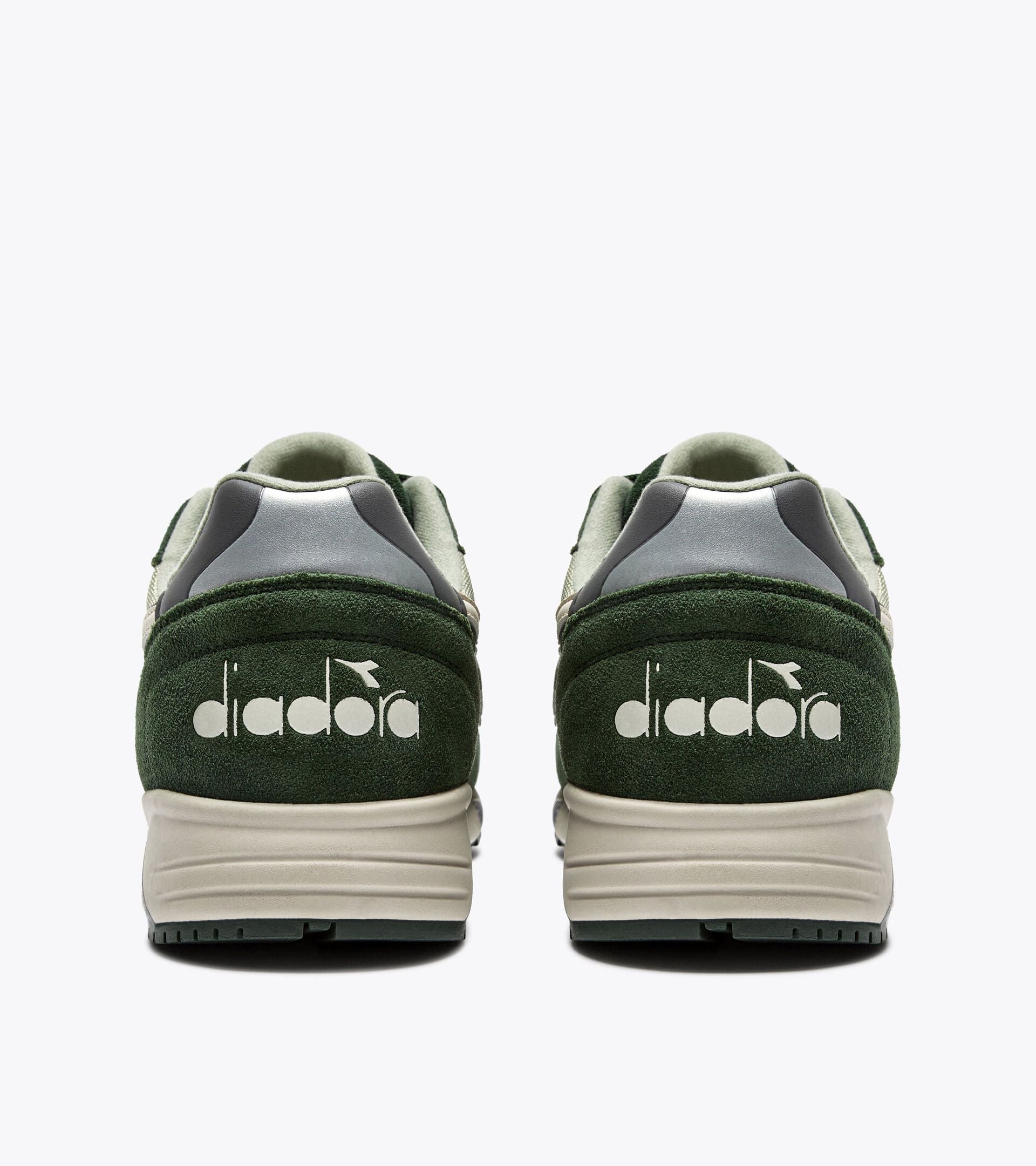 Diadora N902