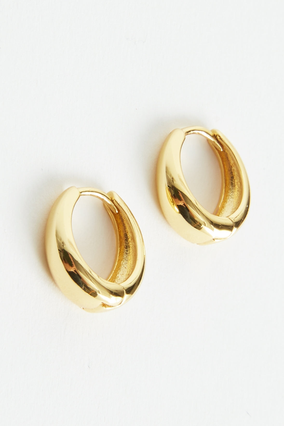  SOUTH MOON UNDER Smooth Huggie Earrings